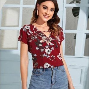NWT. Keyhole Neck Botanical Print Top